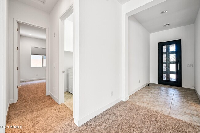 Building Photo - 8725 W Wagon Wheel Dr