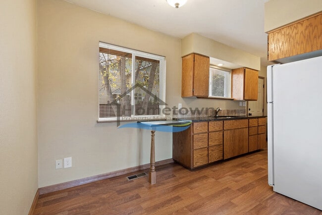 Building Photo - Beautiful 2 bedroom 1 bath Duplex in Hayden!