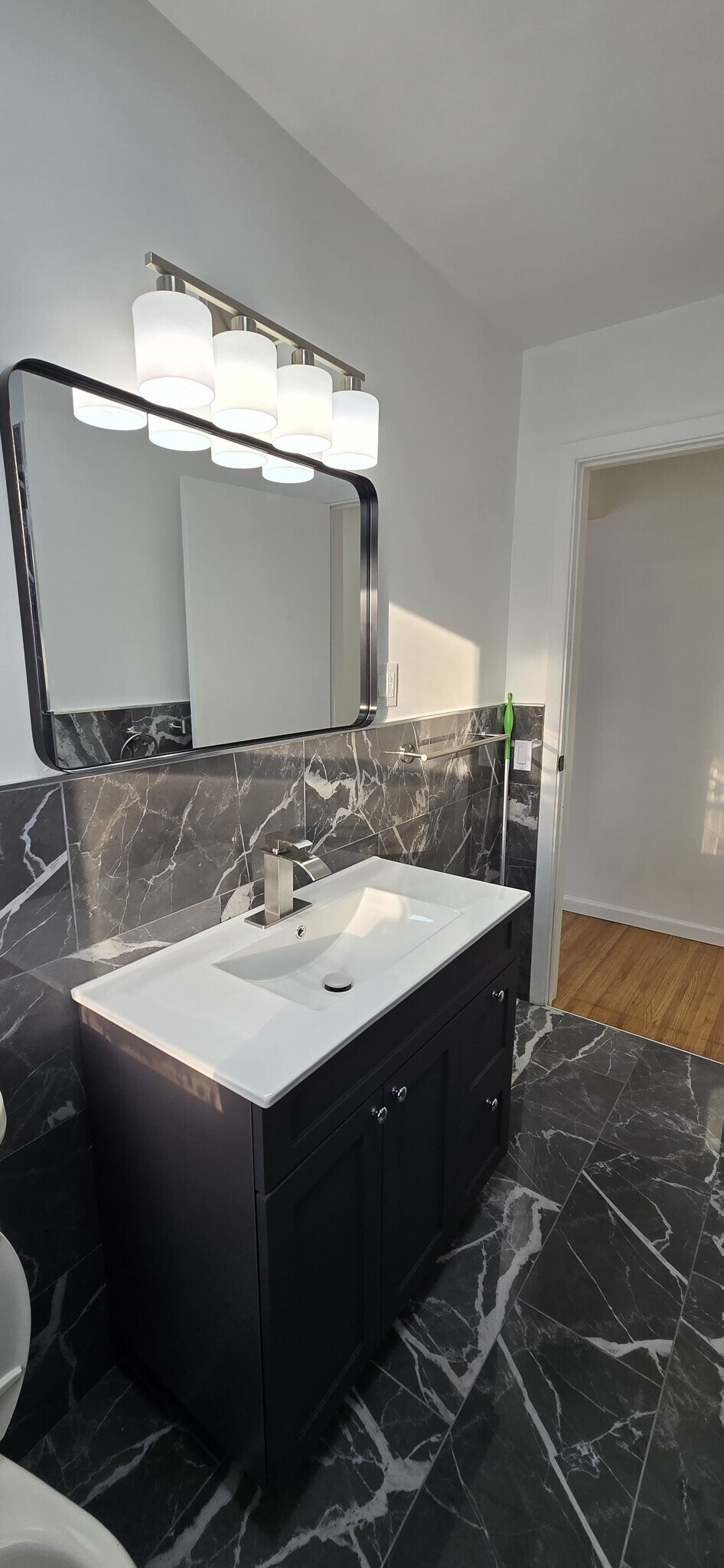 Bath - 20 Audabon Ter