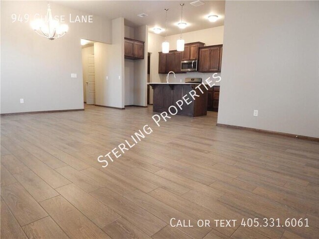 Building Photo - 949 Chase Ln