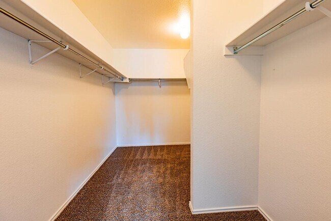 Building Photo - 219 Cottontail Dr