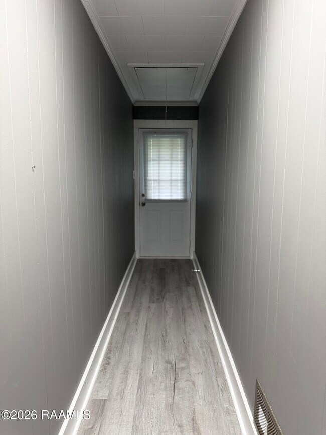 Building Photo - 611 Everette St