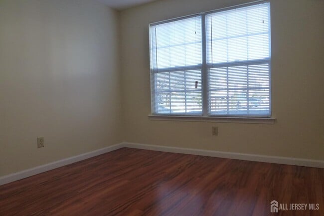 Building Photo - 601 Hampshire Dr