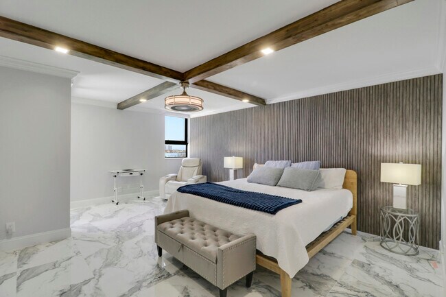 Building Photo - 5280 N Ocean Dr