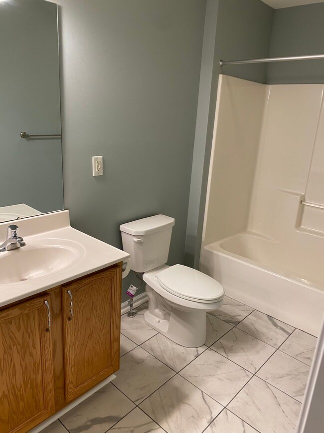 Building Photo - ***Move in special - ½ off first month’s r...