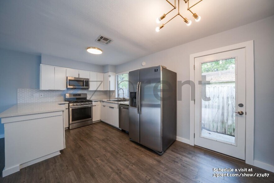 Building Photo - Unit A