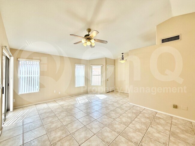 Building Photo - 1150 W Lark Dr