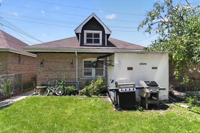 Building Photo - 1822 Gunderson Ave