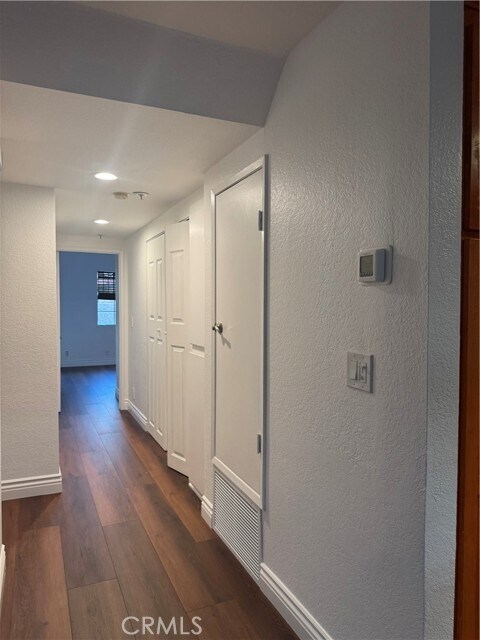 Building Photo - 301 W Mountain View Ave