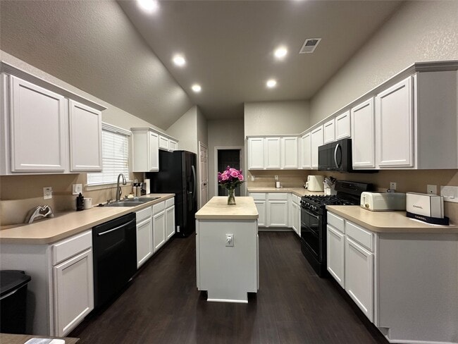 Building Photo - 21641 Forest Colony Dr