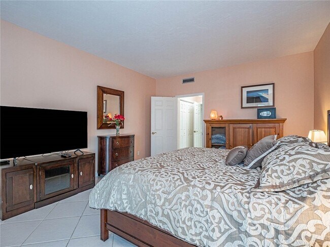 Building Photo - 5670 Jimmy Buffett Mem Hwy