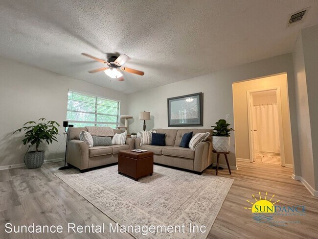 Building Photo - 3 br, 2 bath House - 611 Colonial Drive #8