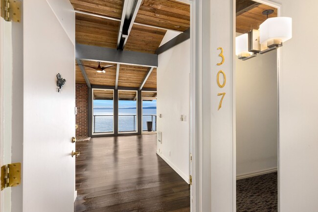 Building Photo - Alki - Waterfront 2 Bedroom 2 Bath Condo -...