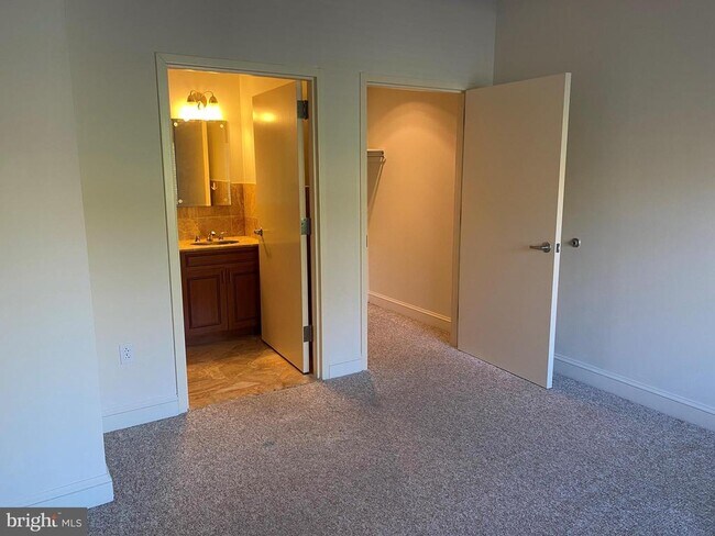 Building Photo - 3750 Main St