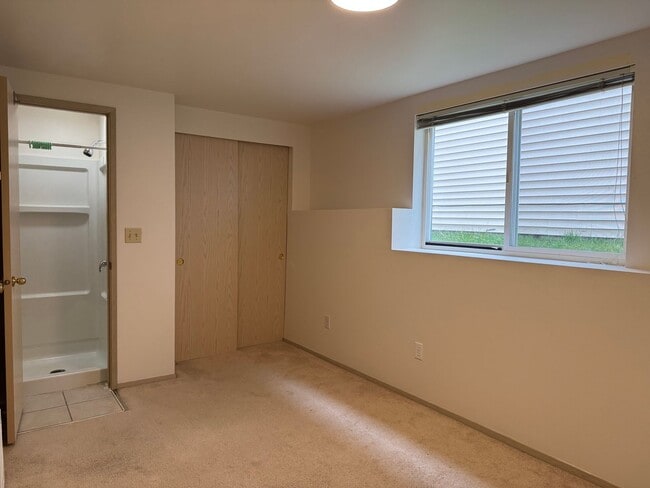 Building Photo - CLICK "REQUEST A TOUR" NOW!