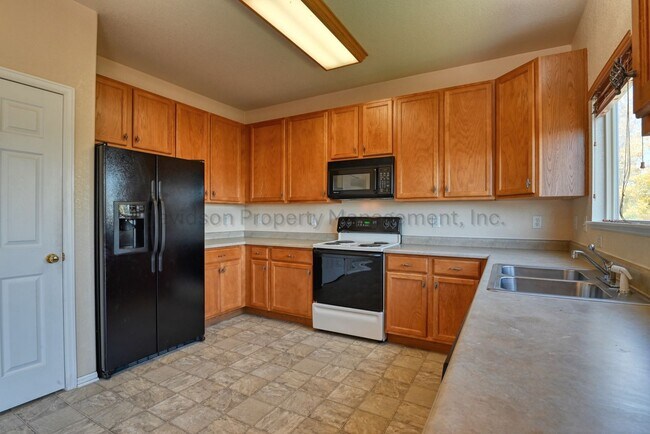 Building Photo - 4173 Knollvale Dr