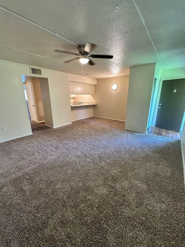 Building Photo - ***MOVE-IN SPECIAL***- MOVE IN OCT 15TH AN...