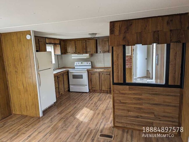 Building Photo - 3010 21st St Ln NE