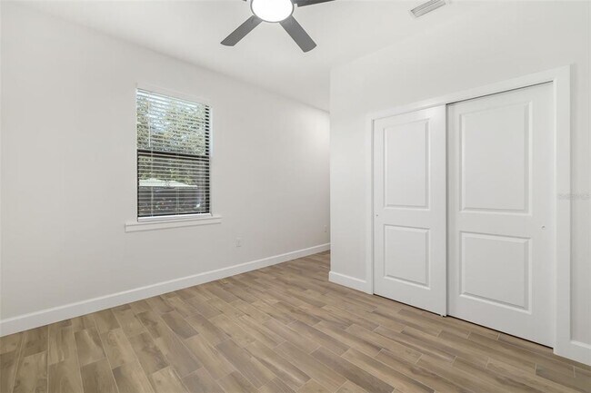 Building Photo - 118 Ruby Ave N