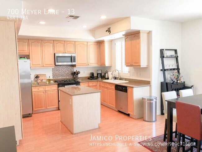 Building Photo - 700 Meyer Ln