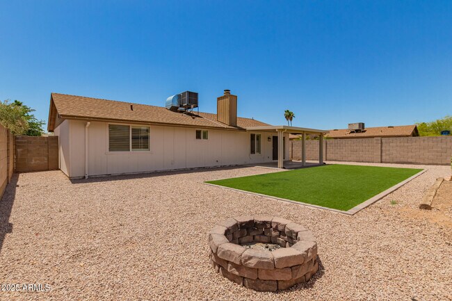 Building Photo - 1512 West Mariposa Dr