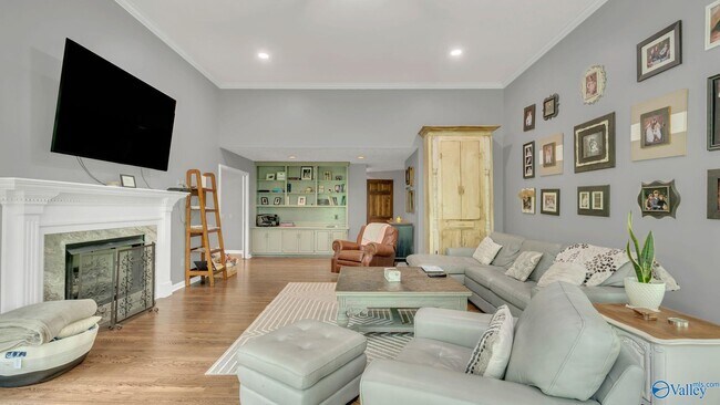 Building Photo - 511 Rainbow Dr
