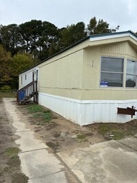 Building Photo - 2330 Sandy Ridge Dr