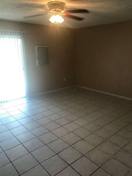 Building Photo - Spacious 3 bedroom Home for Rent