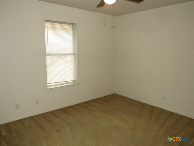 Building Photo - 2609 Lucille Dr