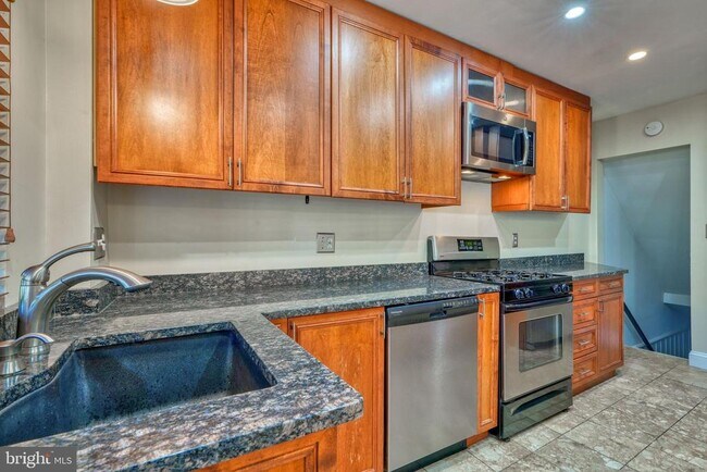 Building Photo - 6473 Blenheim Rd