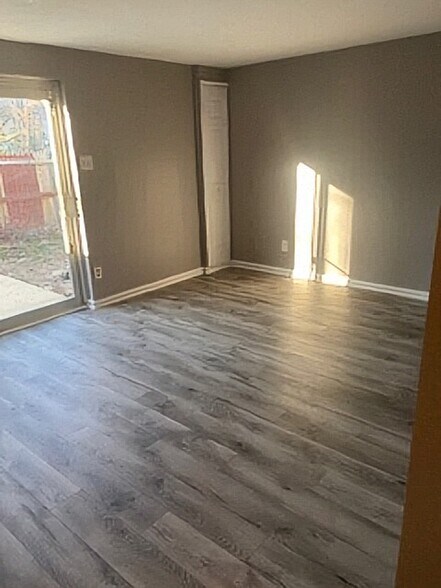 Building Photo - 2058 Chadwick Ter