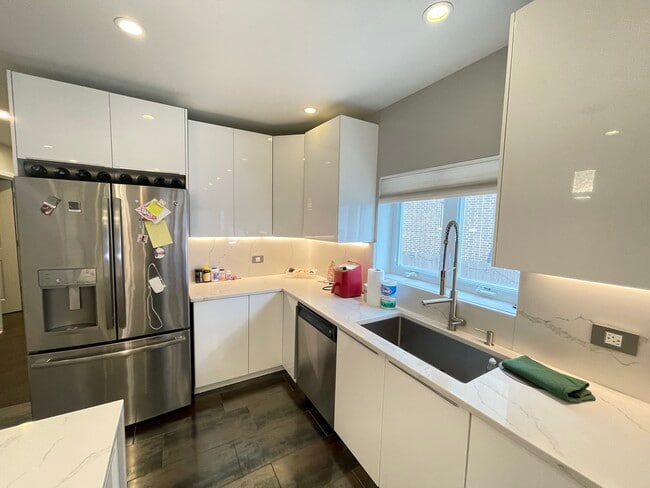 Building Photo - 3230 N Elston Ave