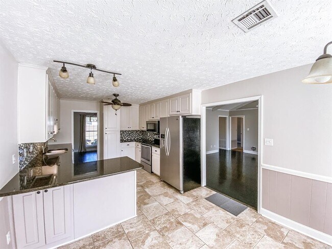 Building Photo - 122 Livingston Cir