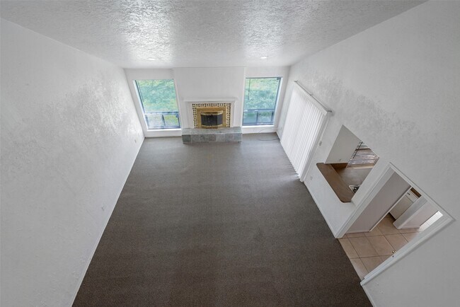 Building Photo - 1915 Mustang Springs Dr