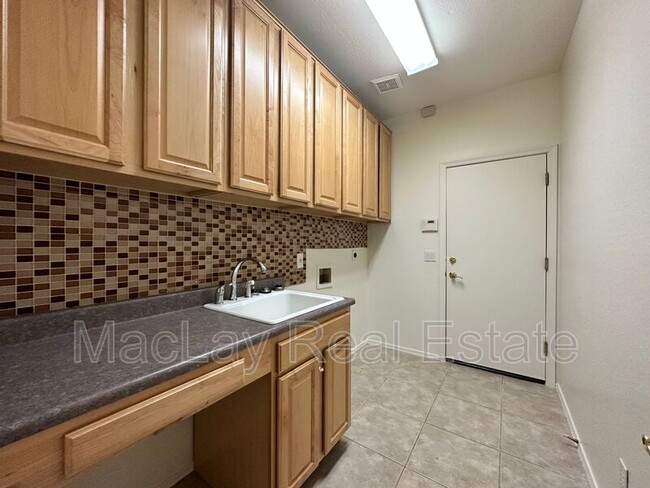 Building Photo - 7847 E Portobello Ave