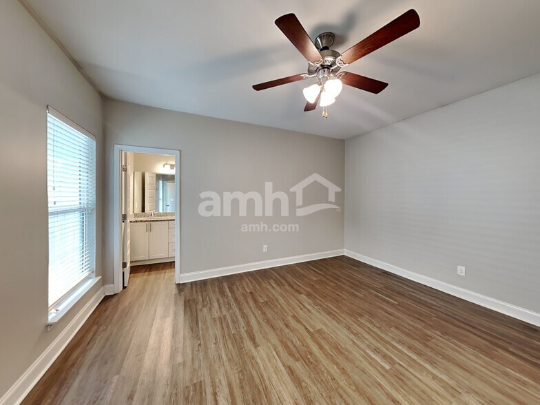 Building Photo - 5211 Tupelo St