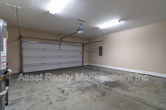 Building Photo - 8334 Bay Gardens Ln