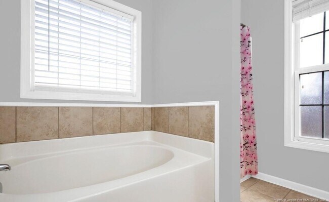 Building Photo - 1475 Avoncroft Dr