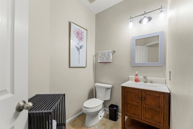 Building Photo - 44 Parkway Pl