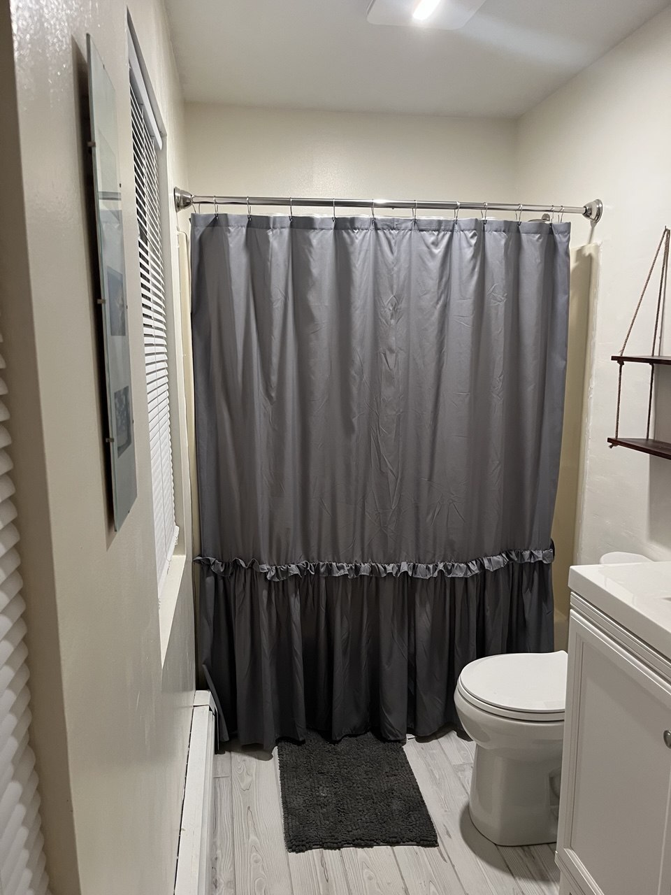 Building Photo - 565 Quaker Ln