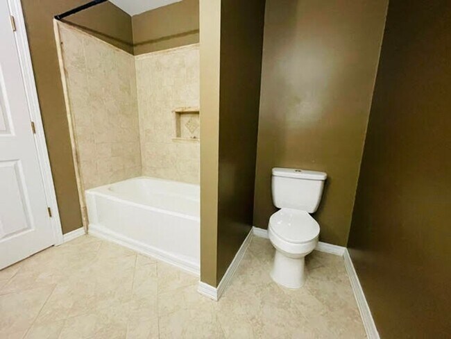 Building Photo - Gorgeous 3 Bedroom, 2 Bathroom Split Level Home in Waynesville