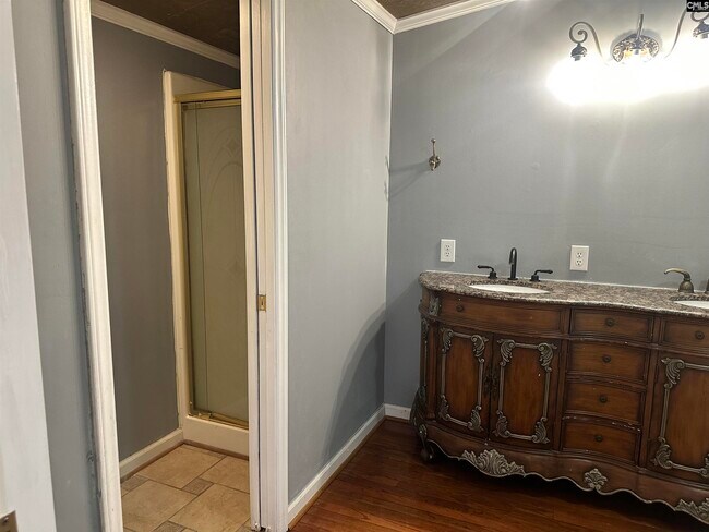 Building Photo - 221 Bentgrass Ln