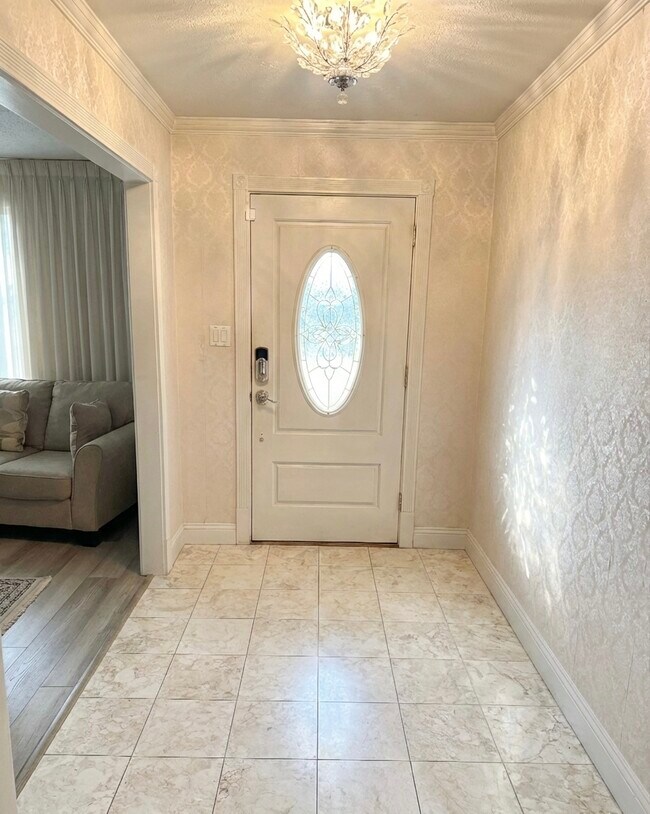 Building Photo - 20254 Meadowlark Dr