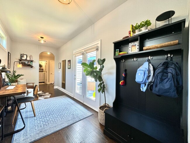 Building Photo - 3 Bedroom, 2.5 Bath Home w/ Fenced Yard and 2 Car Garage