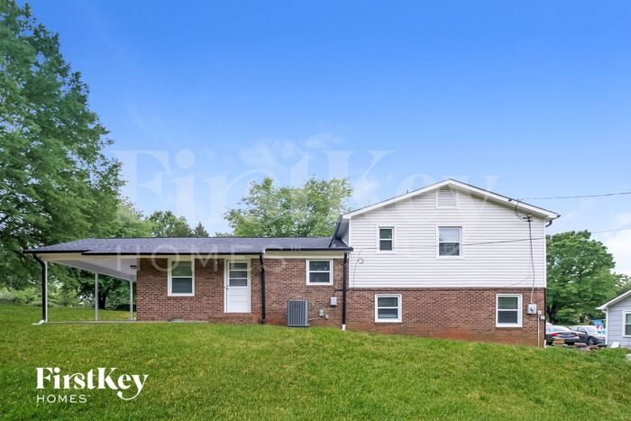 Building Photo - 2350 Woodgreen Rd