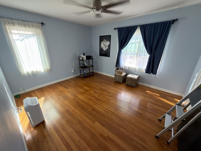 Building Photo - 2069 Horne St