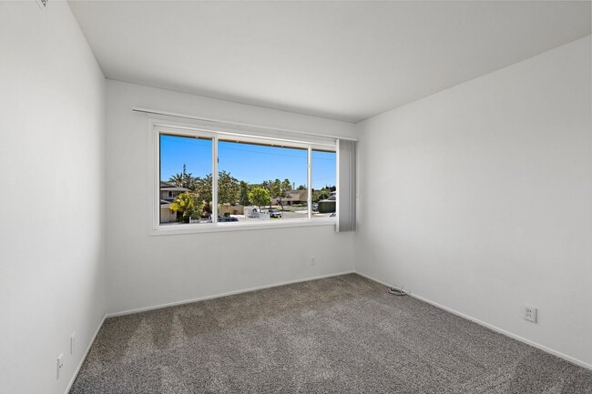 Building Photo - Spacious Home on Corner Lot!