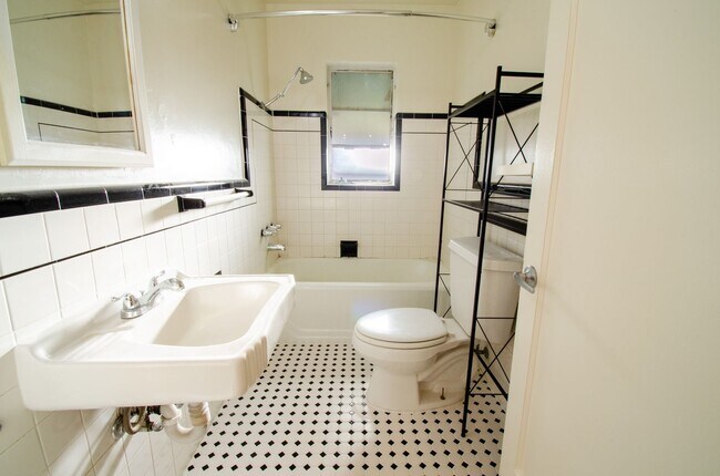 Building Photo - Iconic Sam Hughes Bungalow! Steps away from University of Arizona Main Campus!