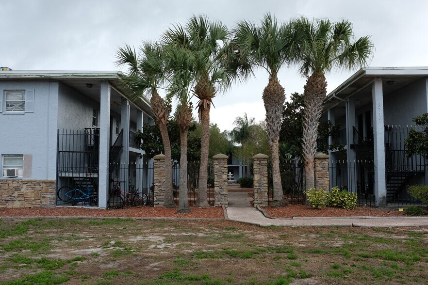 Building Photo - Keystone Courtyard Apartments