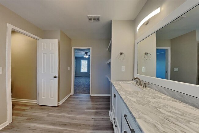 Building Photo - 210 Timber Laurel Ct